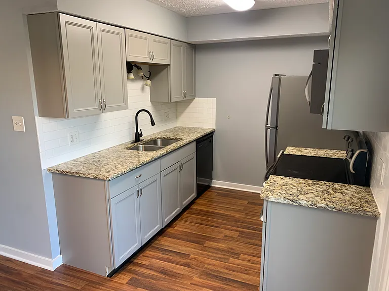 440 Edinburgh Rd — Photo 33