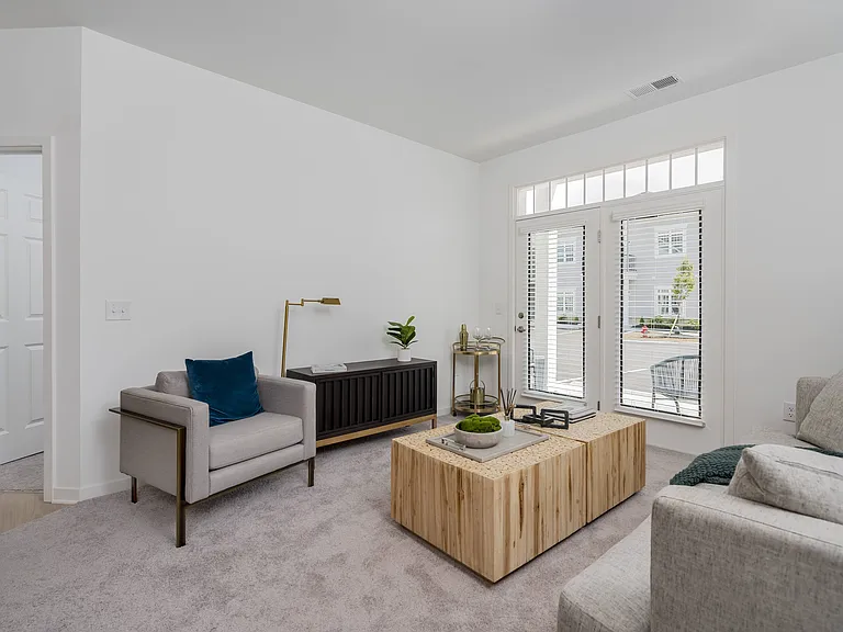 Flats at Powell — Photo 4