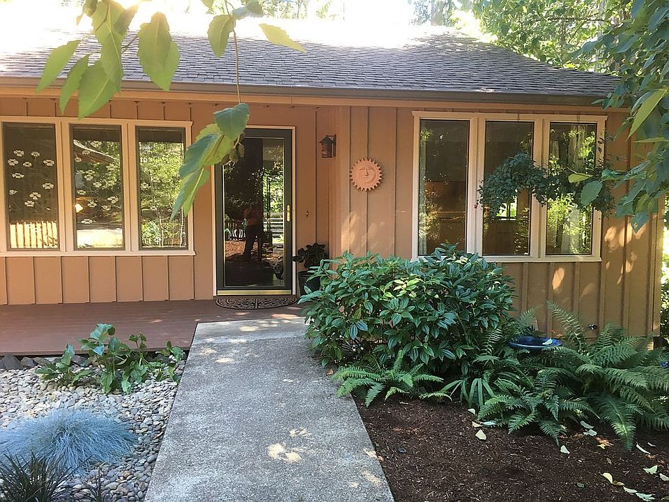 Entry walk w/ stained glass