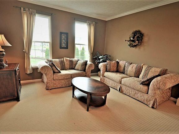3rd image of 319 Waterside Dr