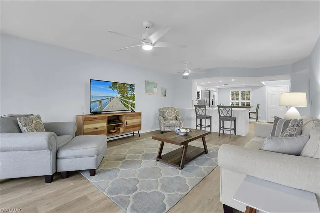 2 bed, 2.0 bath, 1154 sqft, $10,500 — Photo 3