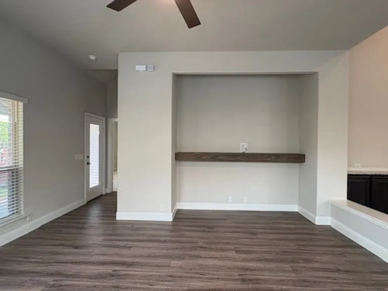 9400 Wellington Dr — Photo 5