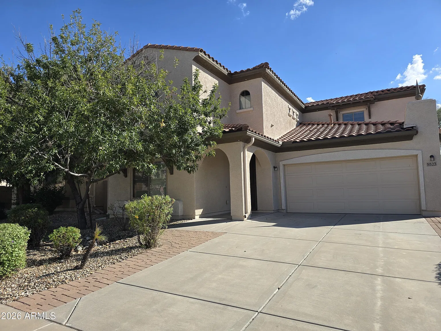 4 bed, 3.5 bath, 2810 sqft, $2,900 — Photo 2