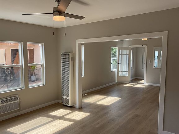 3rd image of 5424 Carlton Way #5428