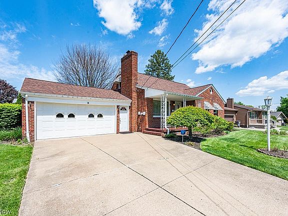 2nd image of 2834 Peacock Dr