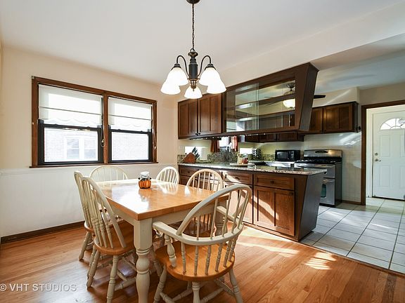 5th image of 4220 W Fairfax St