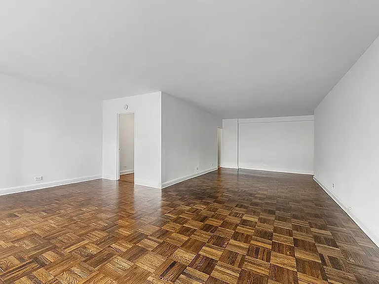 215 E 68th St #9G — Photo 6
