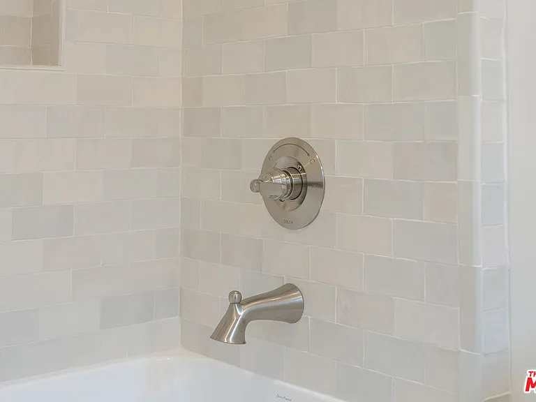 314 N Venice Blvd — Photo 24