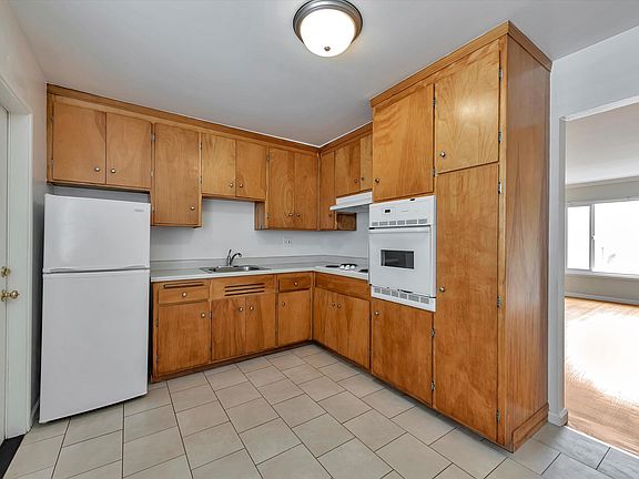 4th image of 1930 Taraval St #6