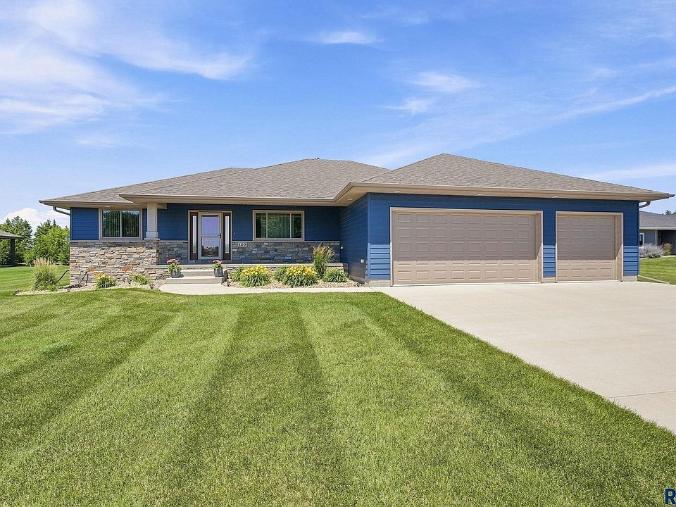 1st image of 109 Lake Ridge Dr