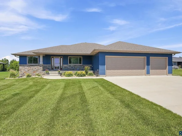 109 Lake Ridge Dr, Wentworth, SD 57075