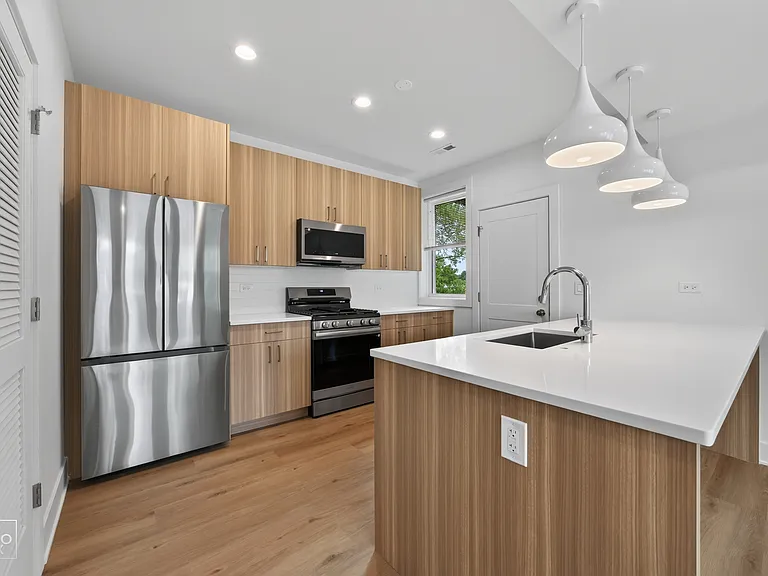 2527 W Ainslie St #3 — Photo 8