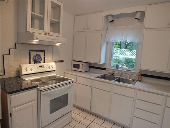 2nd image of 441 E 1st St