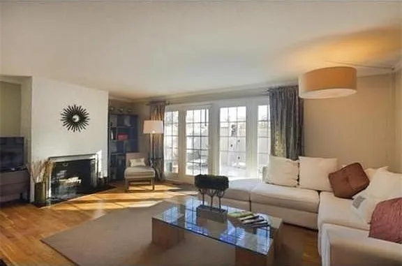 11 Oak St #2 — Photo 1