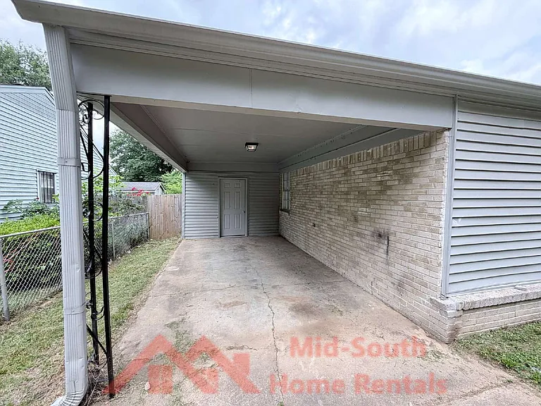 4011 Double Tree Rd — Photo 3