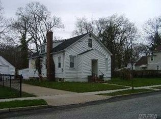 383 Wallace St, Freeport, NY 11520