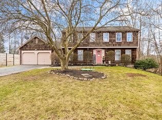 1417 Hiddenpond Ln, Walworth, NY 14568