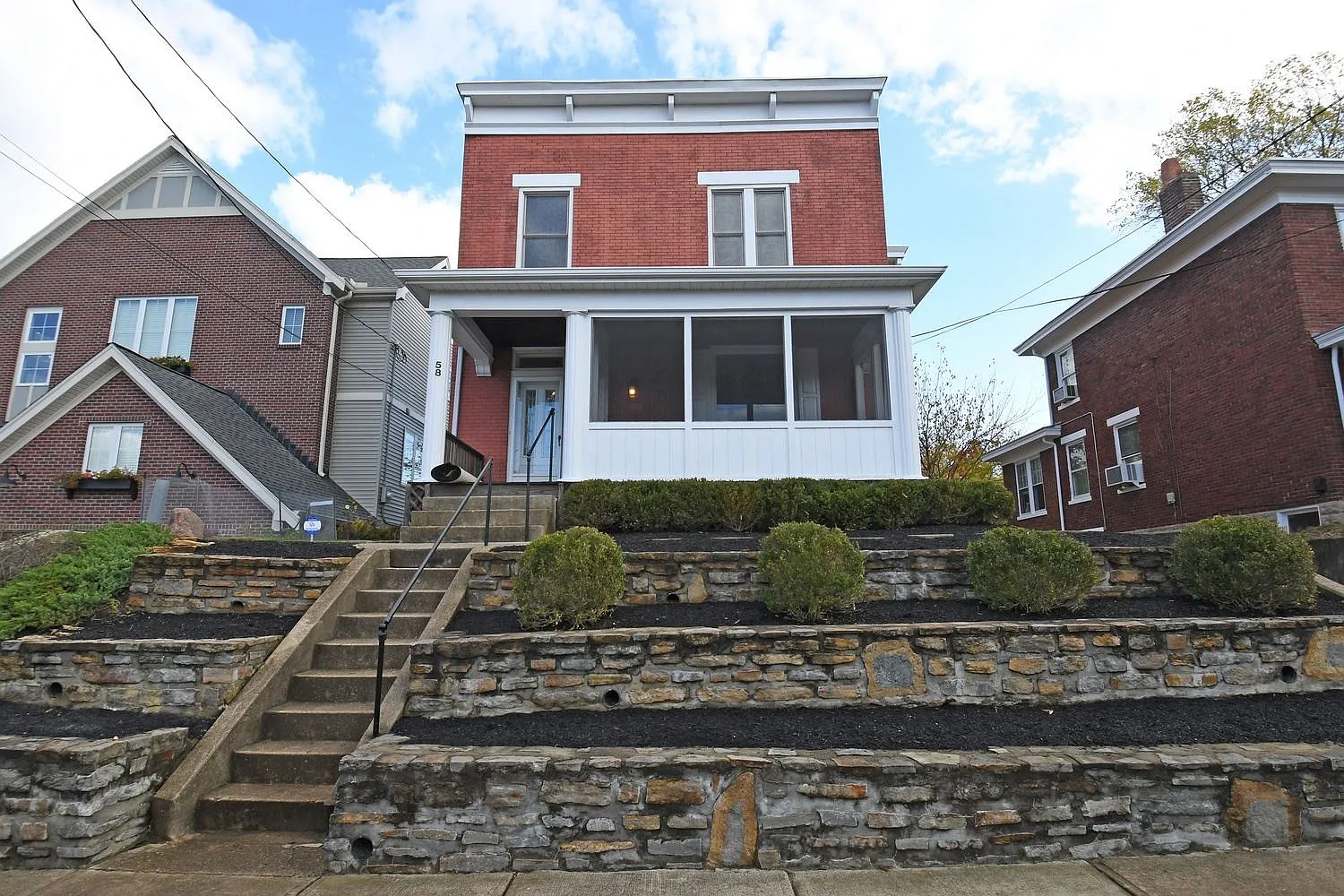 58 Sterling Ave photo 1