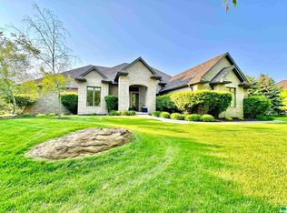 377 W Pinehurst Trl, Dakota Dunes, SD 57049