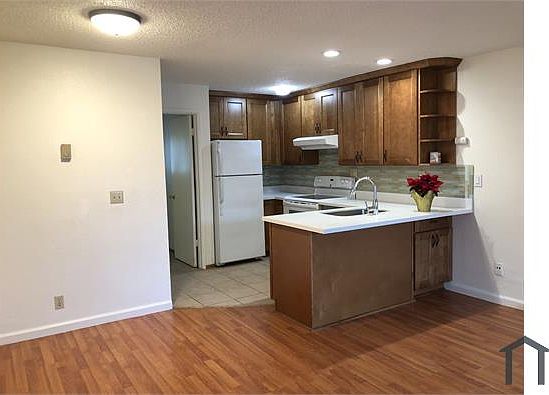 3rd image of 871 Canfield Ct APT 2