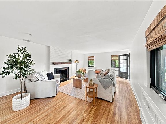 5th image of 22 Priscilla Ln