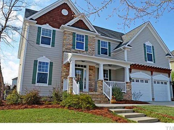 Walk to the pool or park!