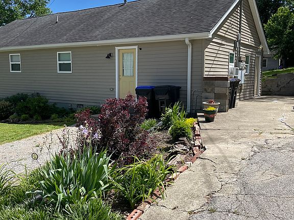 4th image of 830 1st Ave