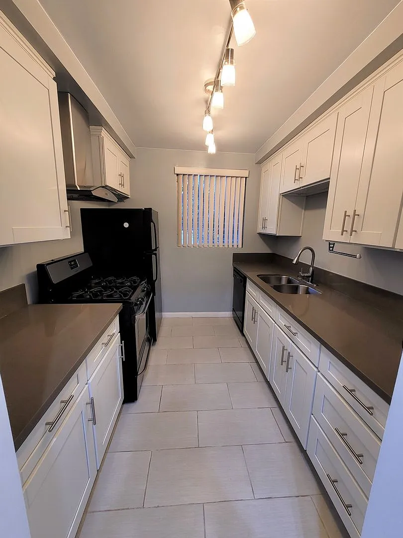 1132 S Oakhurst — Photo 3