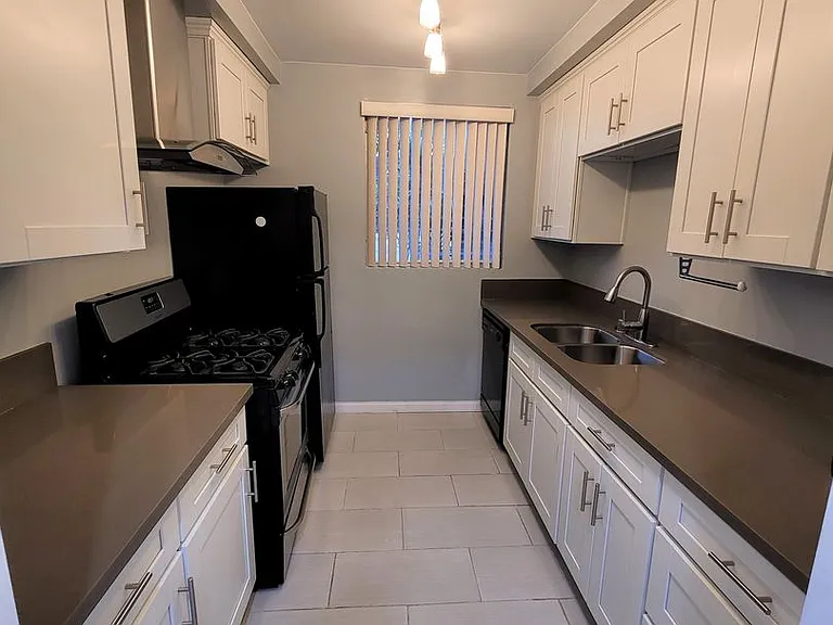 1132 S Oakhurst Dr — Photo 3