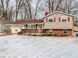 37045 Shoreham Dr, Eastlake, OH 44095