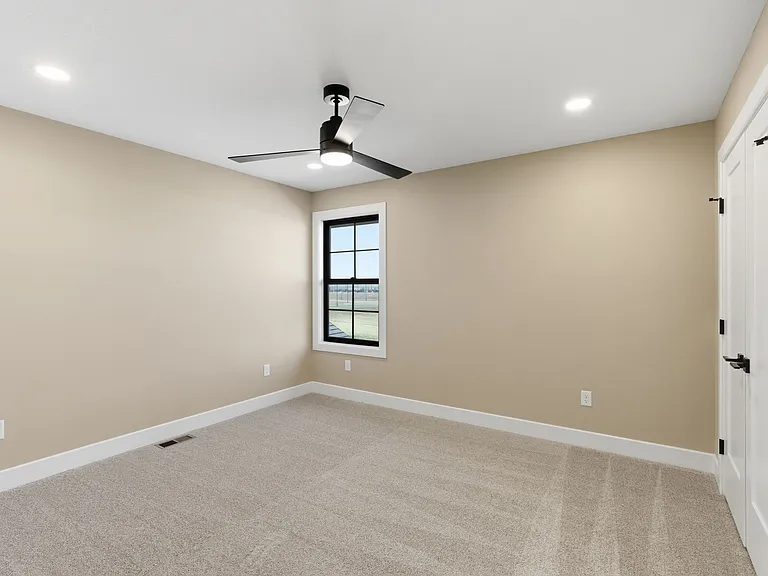 2134 E Beaumont St — Photo 31