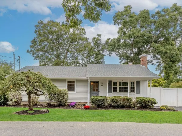 17 Foxcroft Street, Mastic, NY 11950