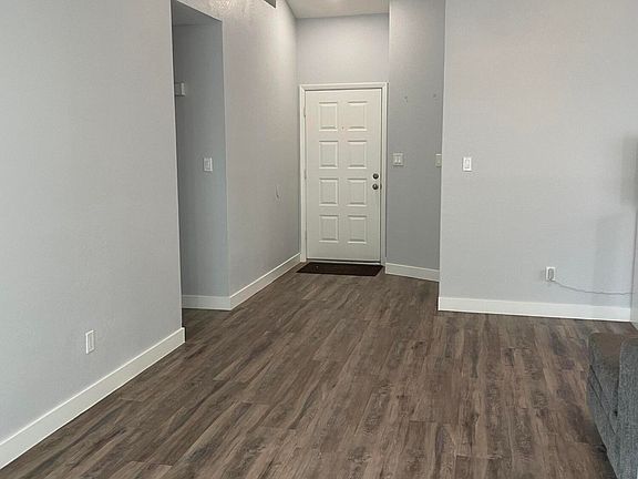 4th image of 5511 W MERCURY Way