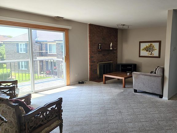 3rd image of 188 Grove Ave Unit C
