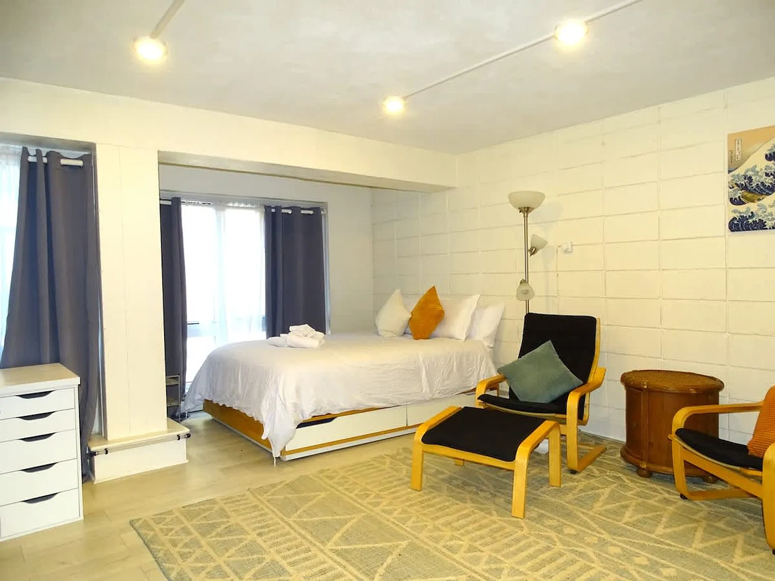 1 bed, 1.0 bath, 398 sqft, $5,011 — Photo 2