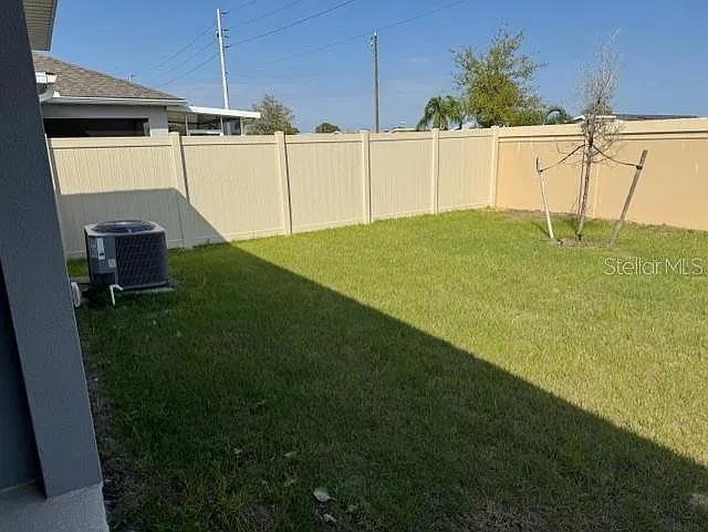 3 bed, 2.0 bath, 1624 sqft, $2,000 — Photo 4
