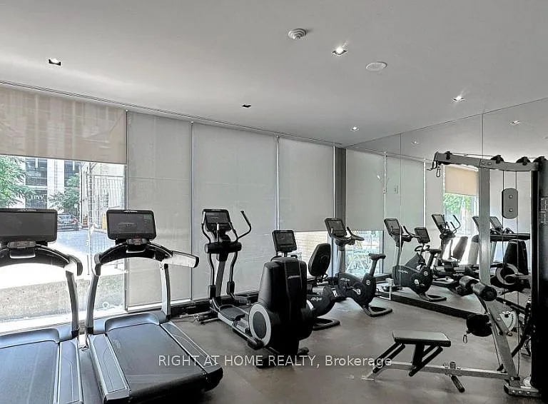 21 Scollard St #412 — Photo 11