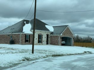 945 Amber Kay Ln, Bridge City, TX 77611