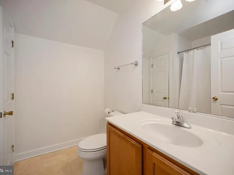 110 Parliament St — Photo 35