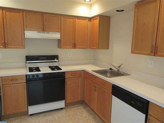 2nd image of 114 Carlton Ct