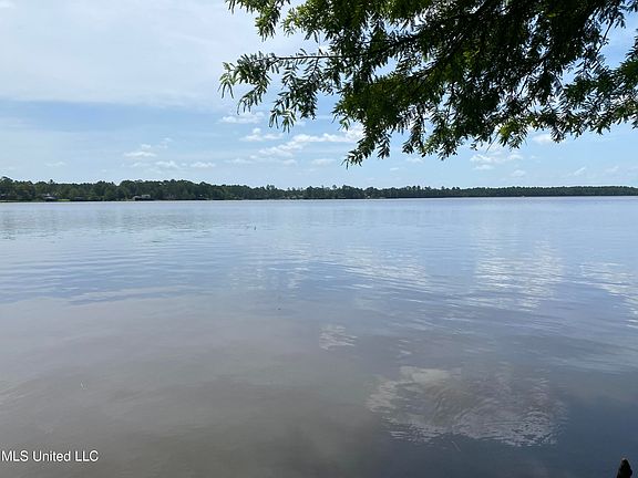 4th image of 272 Lakeside Dr #181