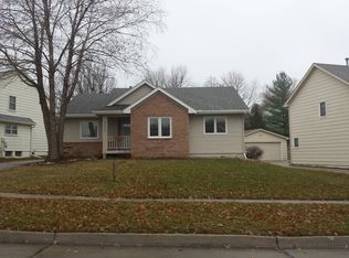 4832 Lockner Dr, Urbandale, IA 50322