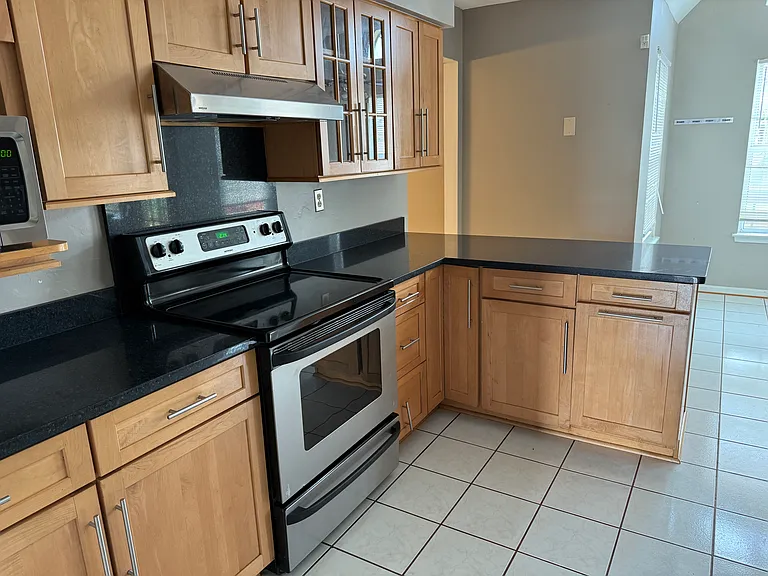 2000 Monument Dr — Photo 4