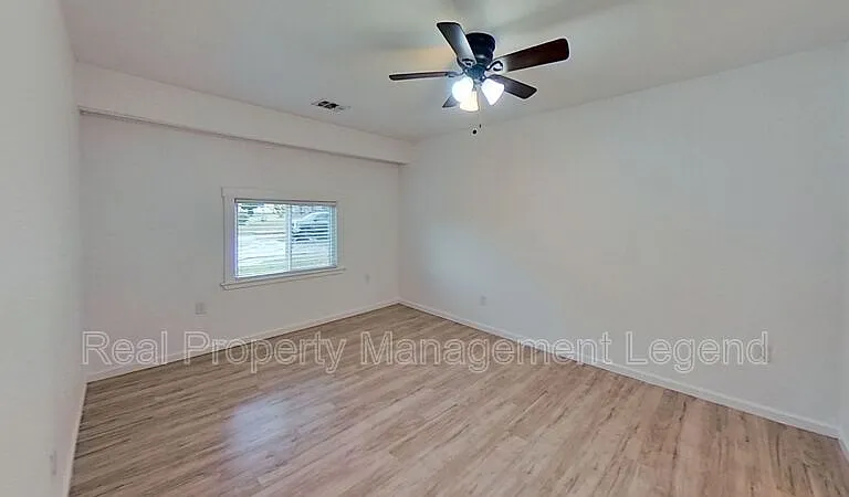 2320 Brockbank Dr — Photo 9