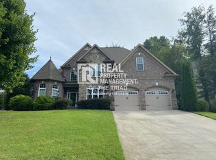 4535 Pebble Lake Dr, Pfafftown, NC 27040