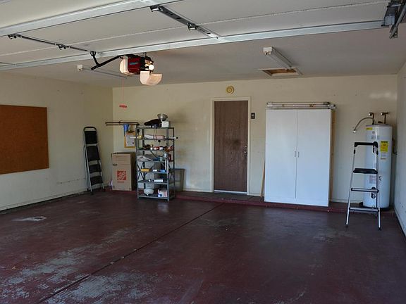 3rd image of 573 E Linda Ave