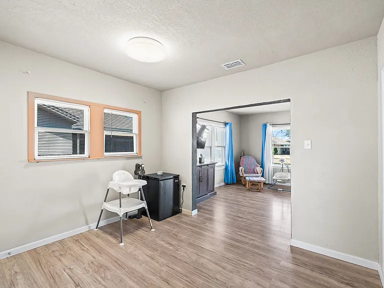435 W Lynn St — Photo 7