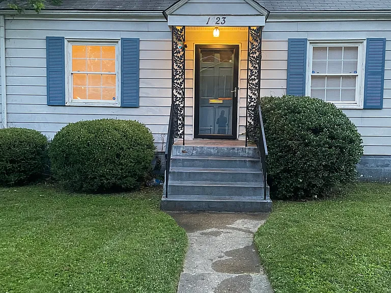 1423 Willis St — Photo 3
