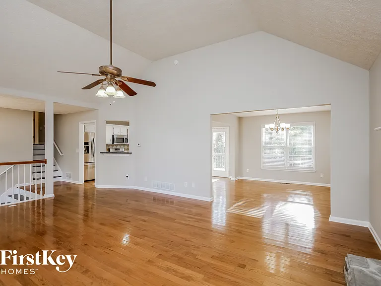 210 Calusa Lake Ct — Photo 5