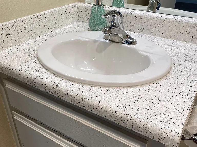 Hillcrest Palms Apartments — Photo 32